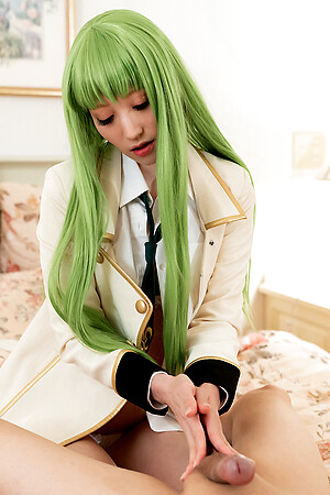 Japanese girl Mizuki with green wig does handjob to her boyfriend